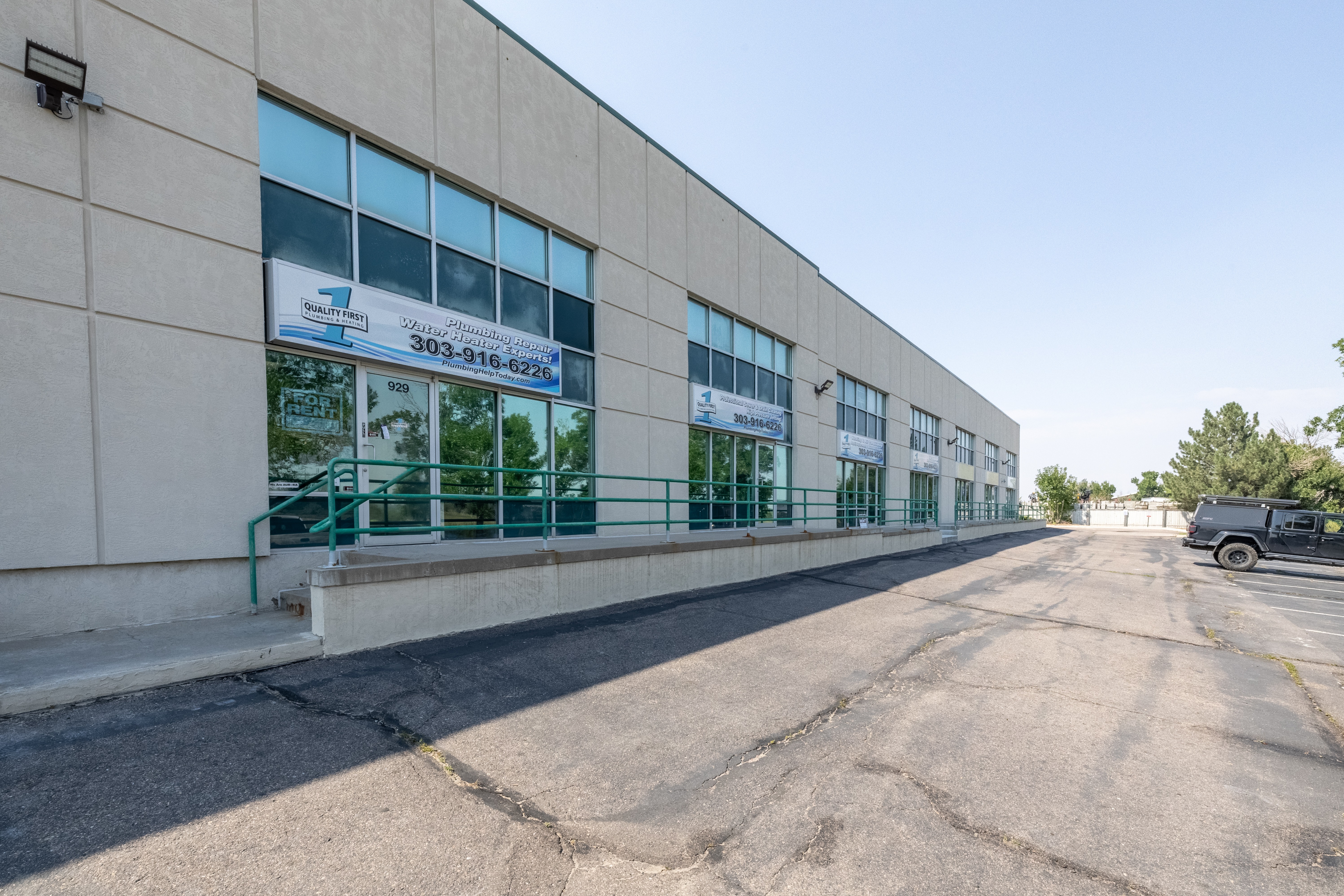 Spring Hill Business Center multi-unit small-bay park, Aurora, Colorado